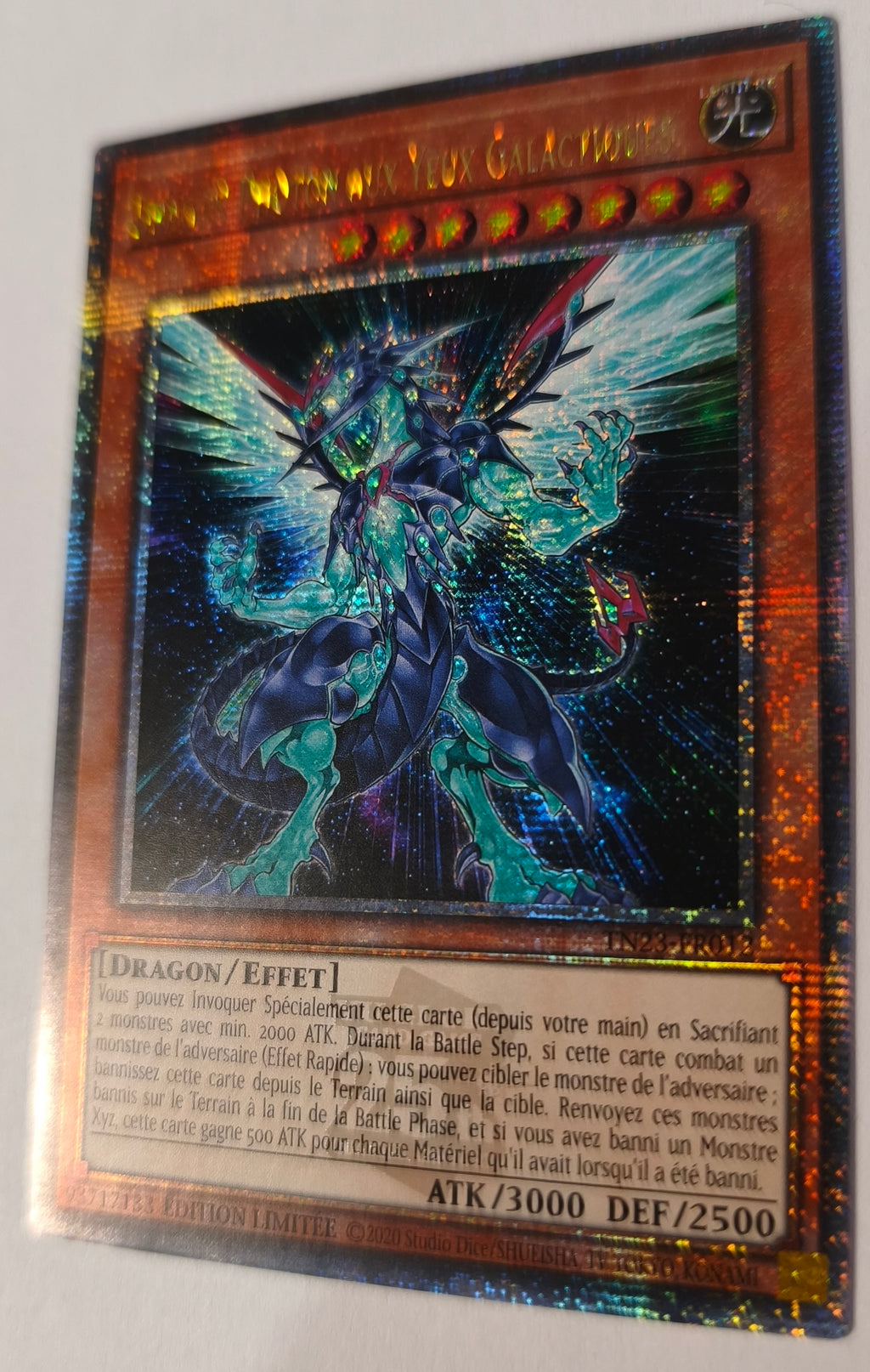 DRAGON PHOTON AUX YEUX GALACTIQUES